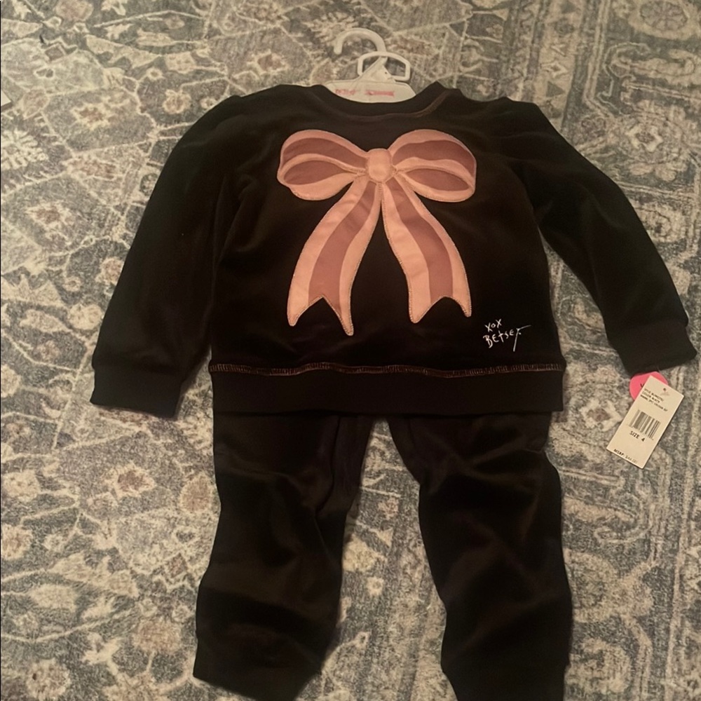 Betsy Johnson 2 piece velour set  with Pink Bow